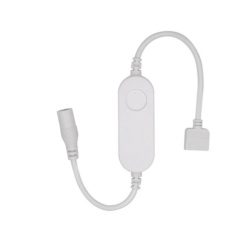 USB Type-C adapter fehér színben, médiavezérlő gombbal és strapabíró rövid kábellel.