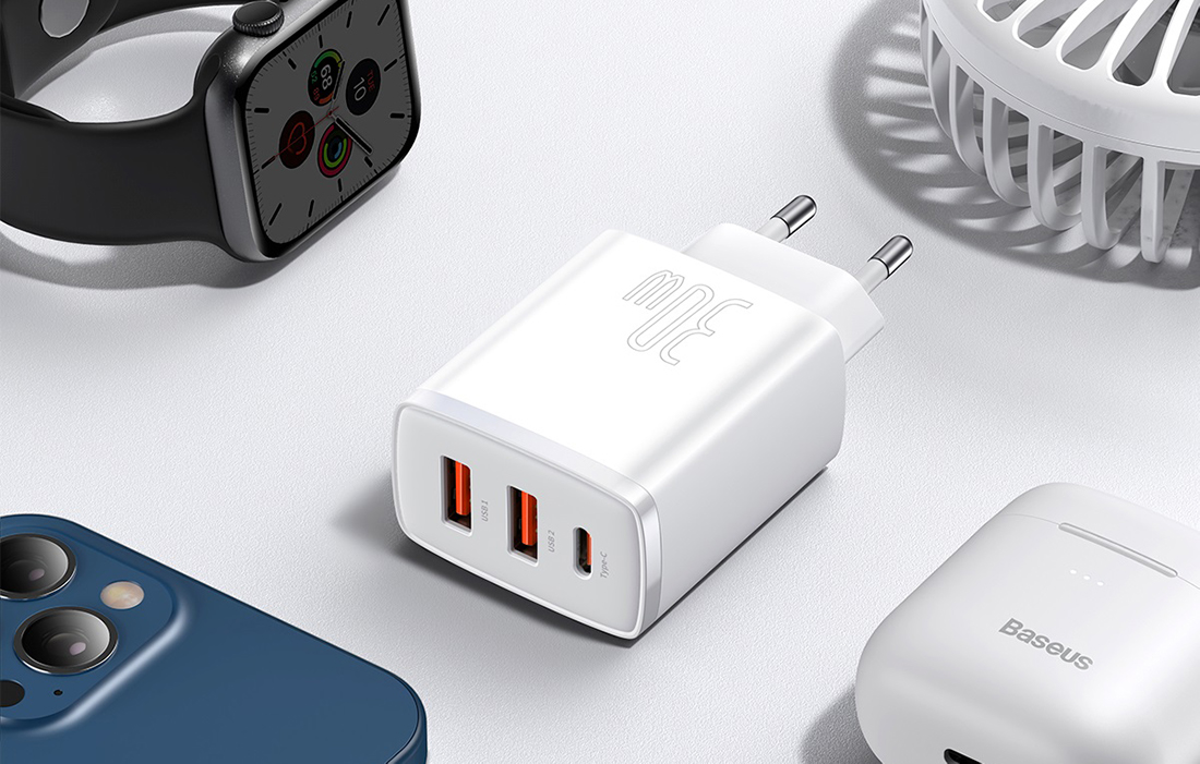 Baseus Compact gyors töltő, 2xUSB, USB-C, PD, 3A, 30W – fehér 1