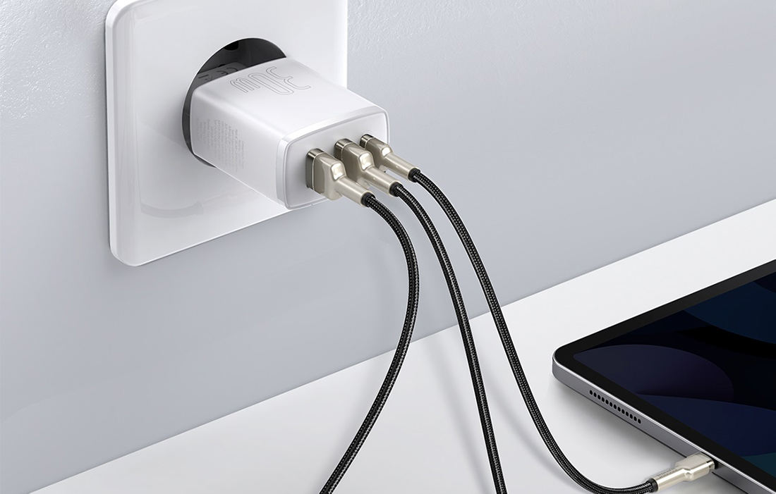 Baseus Compact gyors töltő, 2xUSB, USB-C, PD, 3A, 30W – fehér 4
