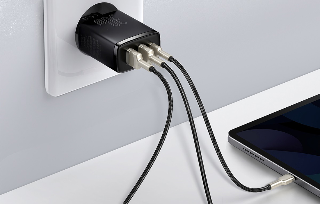 Baseus Compact gyors töltő, 2xUSB, USB-C, PD, 3A, 30W – fekete 4