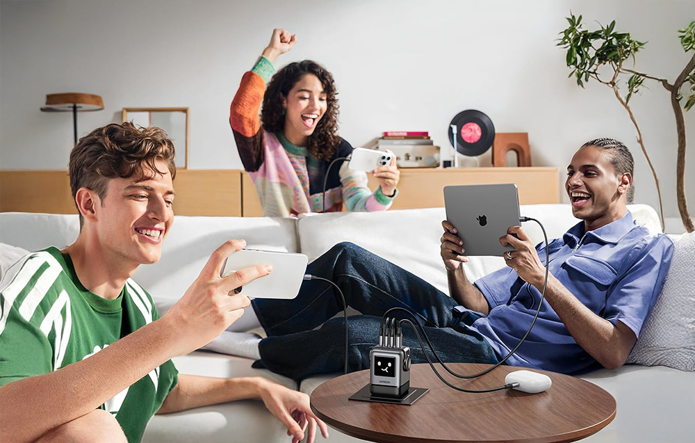 UGREEN Nexode RG (Robot GaN) hálózati töltő, 3x USB-C + USB, 100W (fekete) 3