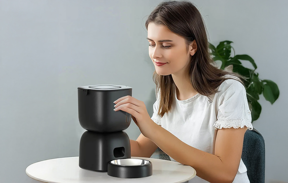 Petwant F14-L(BAS) automata ételadagoló, wifi, fekete 3
