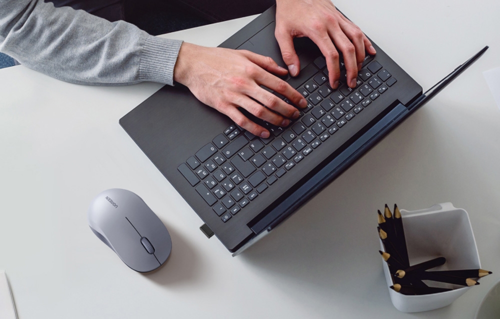 Ugreen M331 vezeték nélküli multi-mode egér, Bluetooth 5.4 (szürke) 5