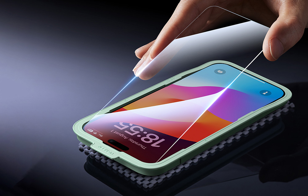 Ugreen SP629 edzett üvegfólia, iPhone 16 Pro, 2db, felhelyező keret 2